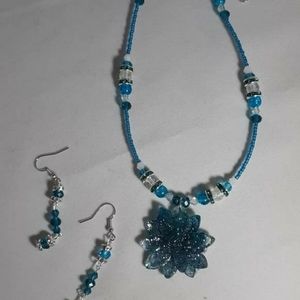 Sea Blue Flower Necklace